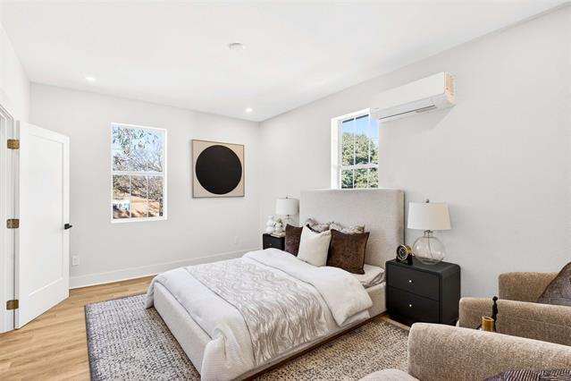 Building Photo - 439 W 9th St