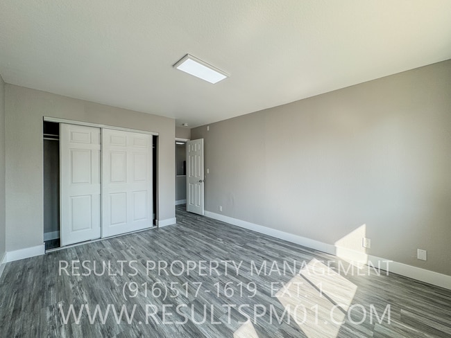 Building Photo - Freshly updated 2 bedroom duplex w garage
