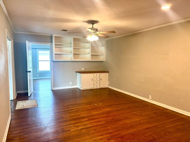 Building Photo - 1307 Aldridge-House-Commerce-"October Move...