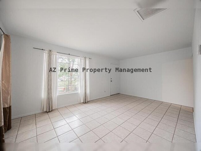 Building Photo - 9430 N 11th Pl