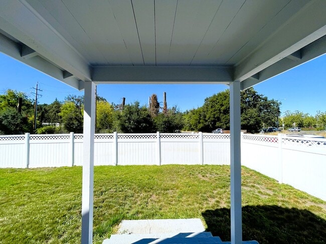 Building Photo - 5250 Whispering Creek Dr