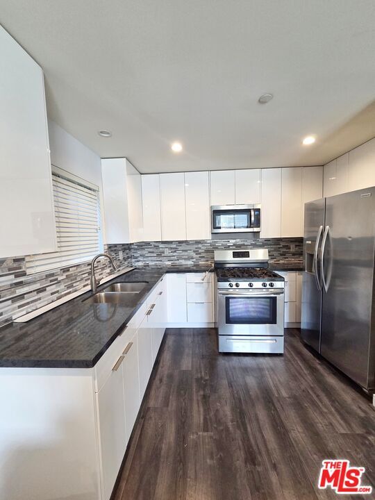 Building Photo - 2651 S Hobart Blvd