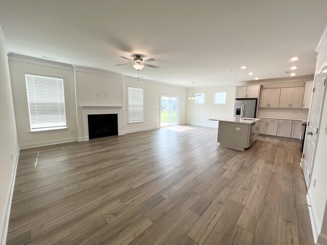 Building Photo - 324 Highview Dr