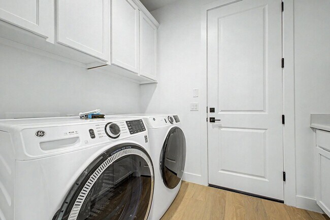 Building Photo - Alovita North 4 bedroom 3 baths