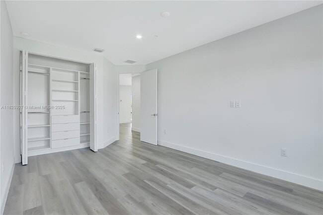 Building Photo - 4226 NE 7th Terrace