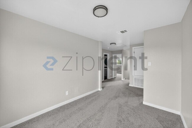 Building Photo - 10707 Shaenview