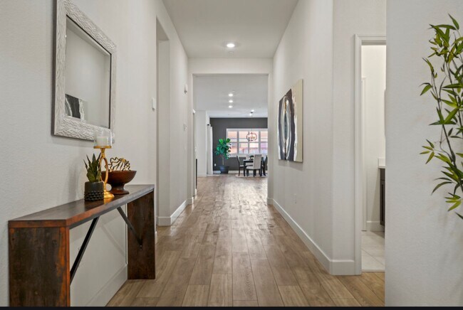 Building Photo - Gorgeous 4 bedroom 3 bath in Northlake