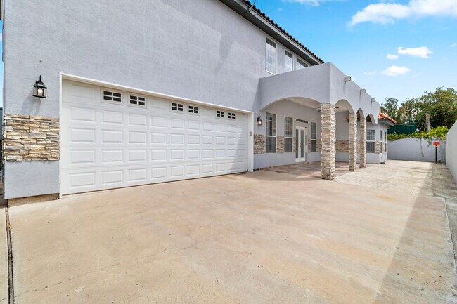 Building Photo - 413 Auburn St