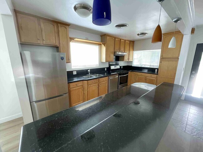 Building Photo - BEST VALUE IN SHERMAN OAKS!