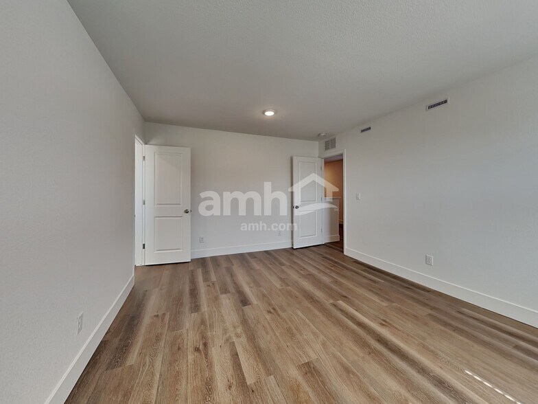 Building Photo - 11178 Magallanes St
