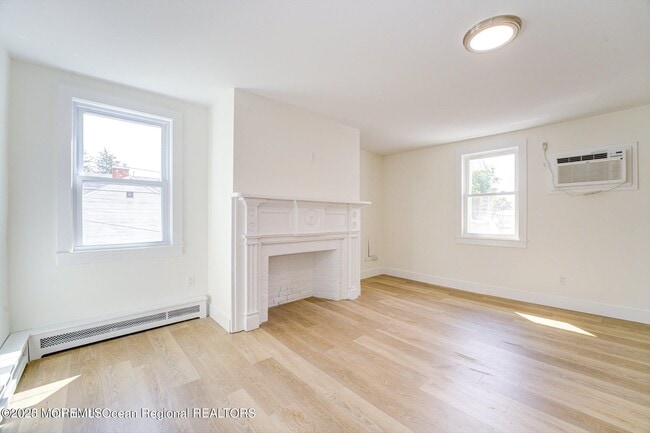 Building Photo - 54 Main St