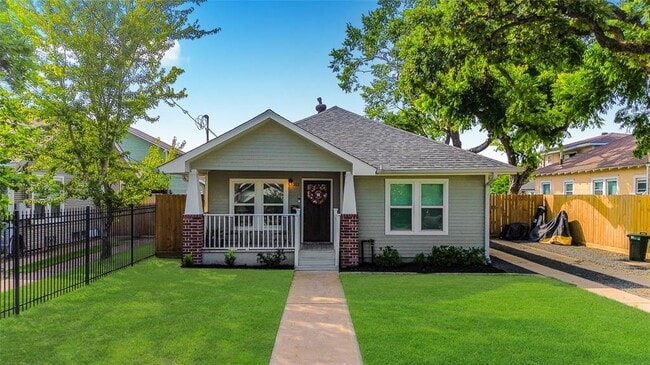 Primary Photo - 311 Cosmos St
