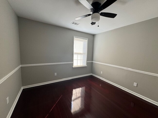 Building Photo - Gorgeous 3 Bedroom / 2 bath Loft in Downtown Jonesboro!!