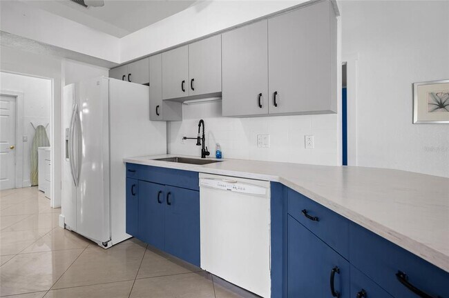 Building Photo - 13449 Hopewell Ave
