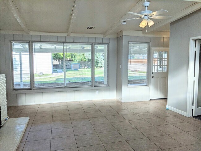 Building Photo - 156 E Marshall Blvd