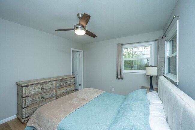Building Photo - Charming Hanahan Ranch with Hardwood Floor...