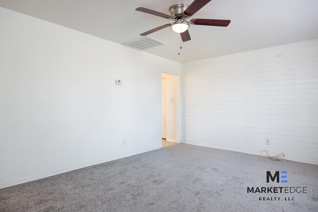 Building Photo - 2Bed/1Bath Home at Peoria/111th Ave! JOIN ...