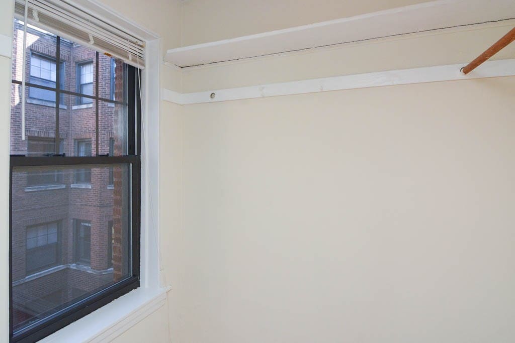 Building Photo - 4416 N Wolcott Ave