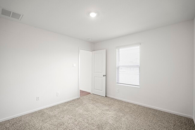 Building Photo - 12011 Curlin Dr