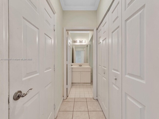 Building Photo - 858 NW 170th Terrace