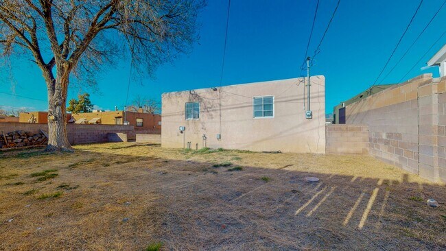 Building Photo - 6112 Zimmerman Ave NE