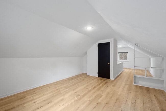 Building Photo - MOVE IN TODAY! DON'T MISS THIS NEWLY RENOV...