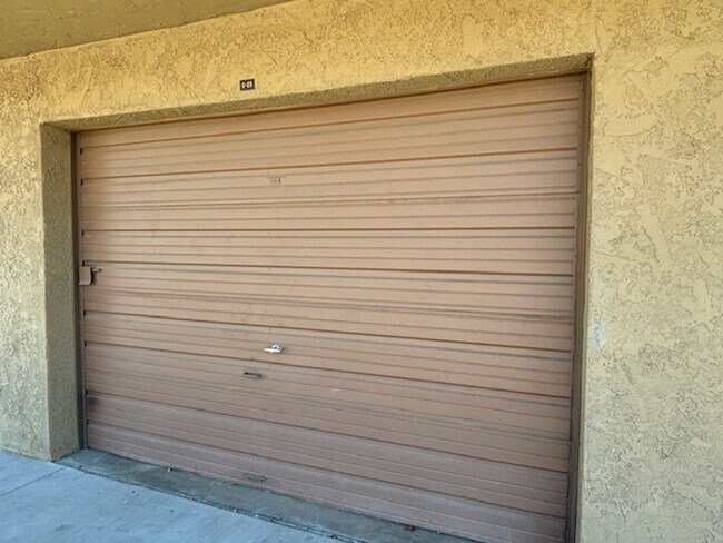 Building Photo - 276 Lake Havasu Ave