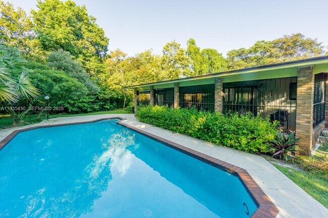 Building Photo - 6290 SW 86th St