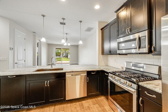 Building Photo - 8233 Loren Cove Dr