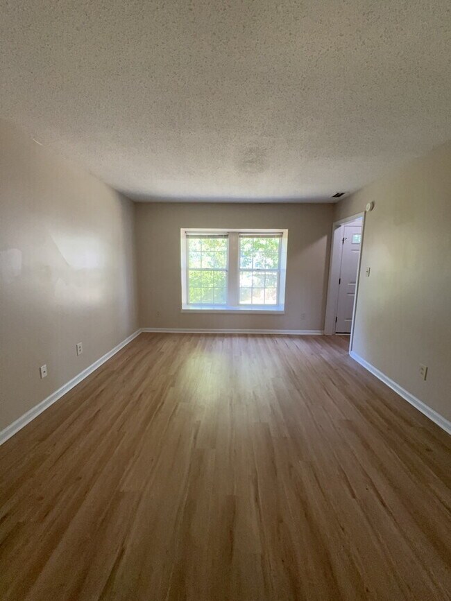 Building Photo - Stunning 3 Bed, 2.5 Bath Home with 1536 Sq Ft in Jacksonville, NC!