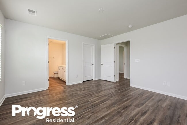 Building Photo - 441 Pollyanna Dr