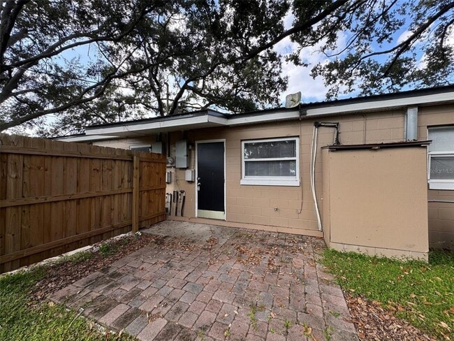 Building Photo - 505 Varsity St