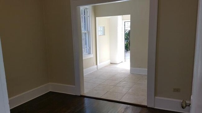 Building Photo - 118 W 28th St