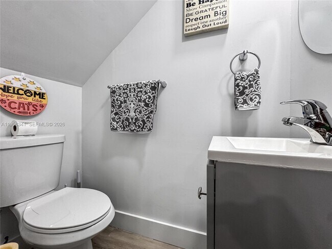 Building Photo - 19100 Bob-O-Link Dr