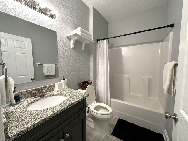 Building Photo - Beautiful north Crestview 4/Bed/2Bath Home