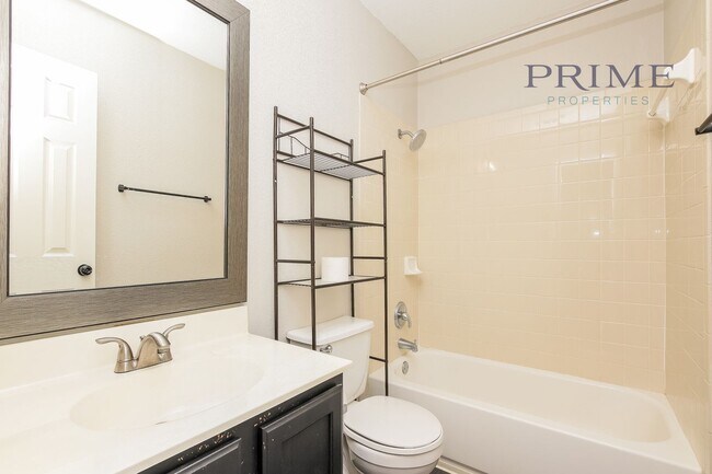 Building Photo - Perfectly Renovated Rental!