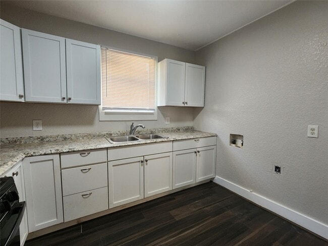 Building Photo - 138 W Marion St