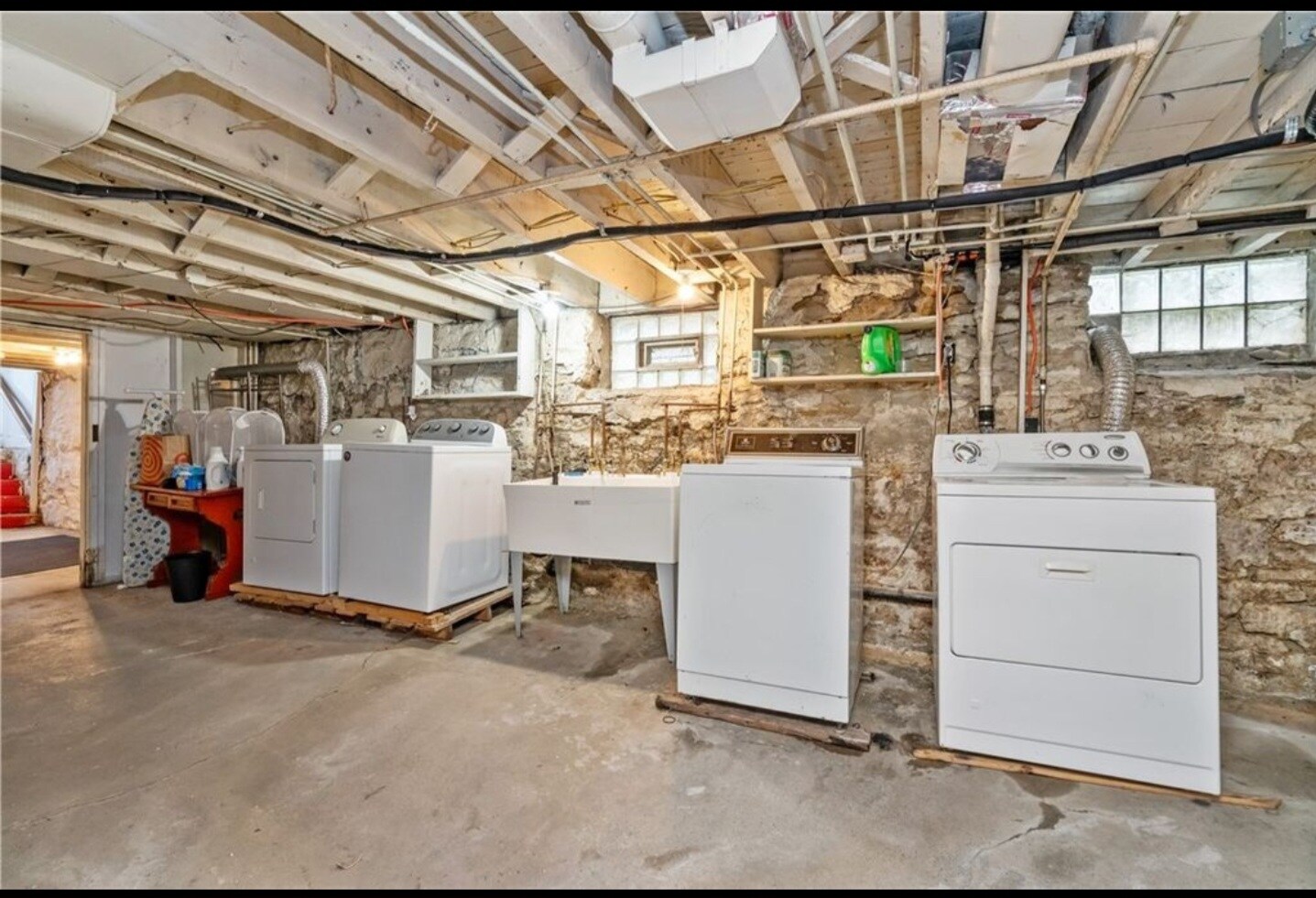Building Photo - 1503 Kenberma Ave