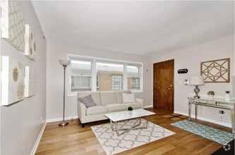 Building Photo - 4826 N Linder Ave