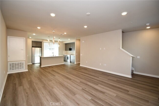 Building Photo - 1487 Skyline Ln