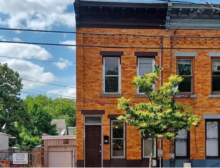 Primary Photo - 35 Mechanics Ave