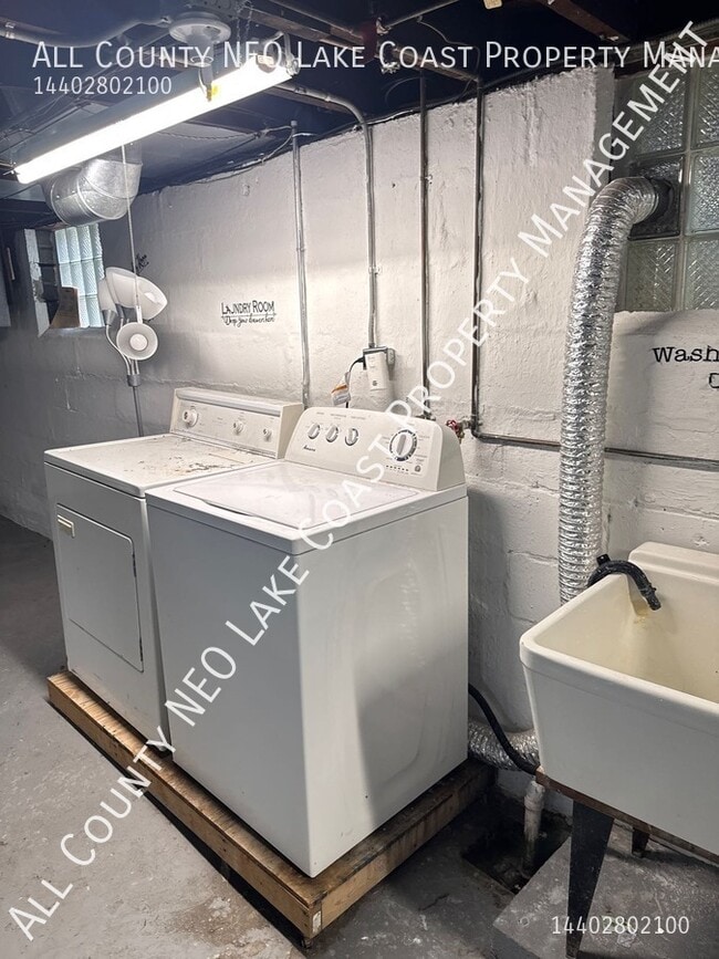 Building Photo - 2118 Dowd-#2 Up