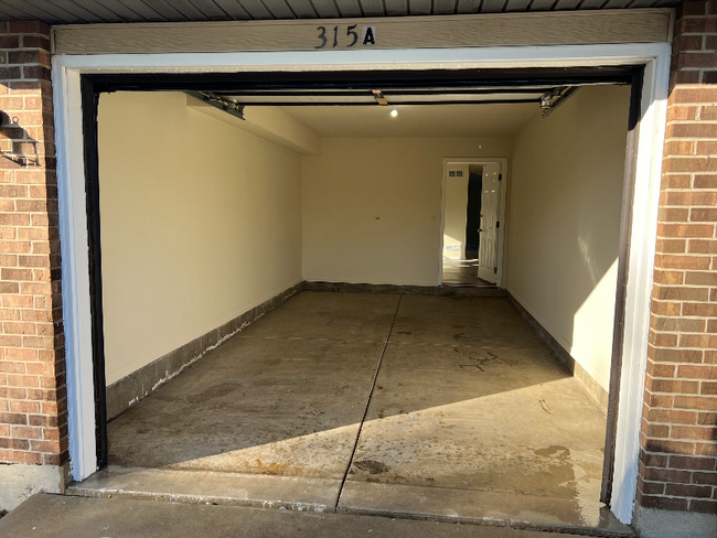 Building Photo - 315 Creekside Dr
