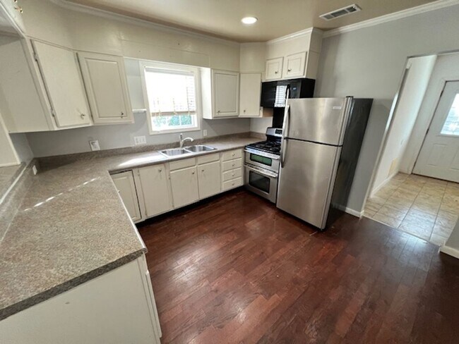 Building Photo - 604 Morgan Ave