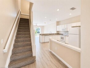 Building Photo - 912 Hampton Cir