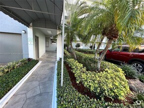 Building Photo - 2220 N Cypress Bend Dr