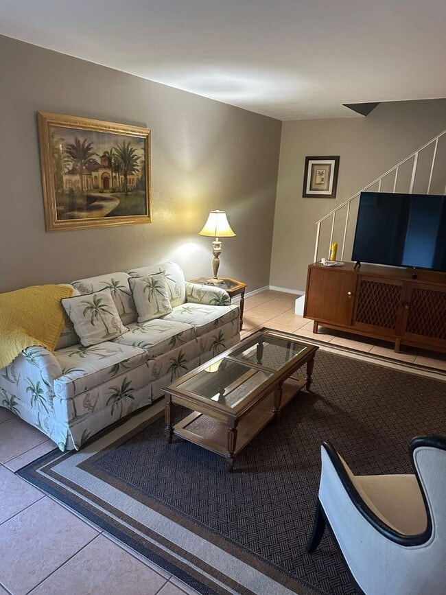 Building Photo - 2 Bedroom Condo with One Car Garage