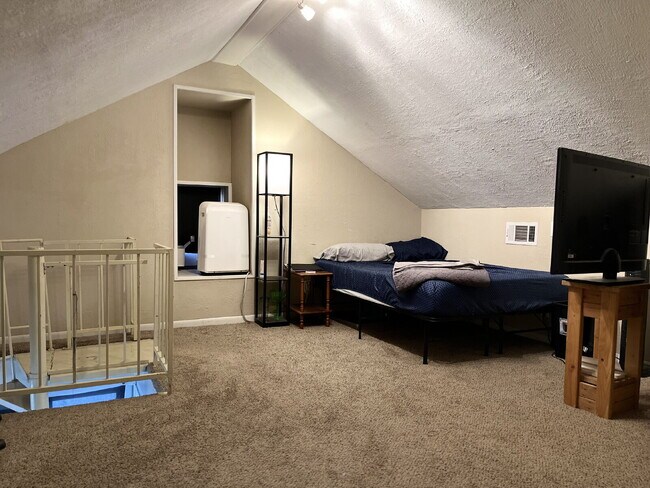 Building Photo - Spacious 4-Bedroom Home Available for Fall 2026 Pre-Lease