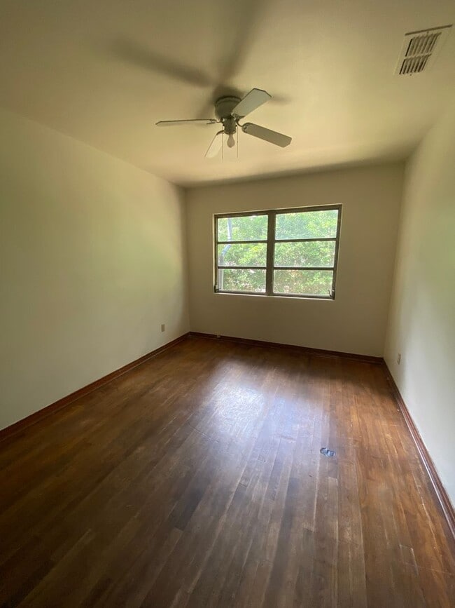 Building Photo - Near Cascades Park, Harwood floors in Historic Myers Park