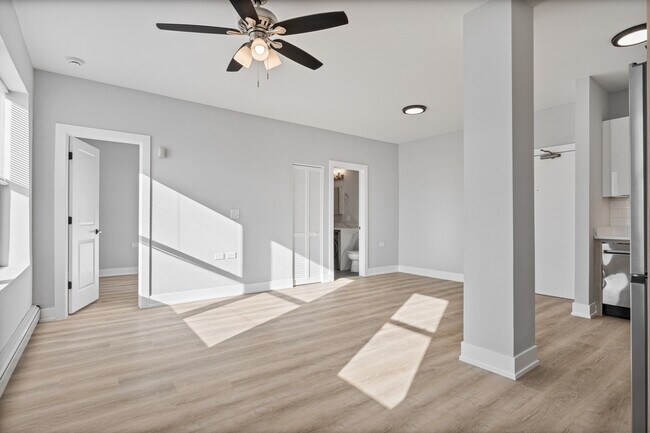 Building Photo - 1625 W Howard St